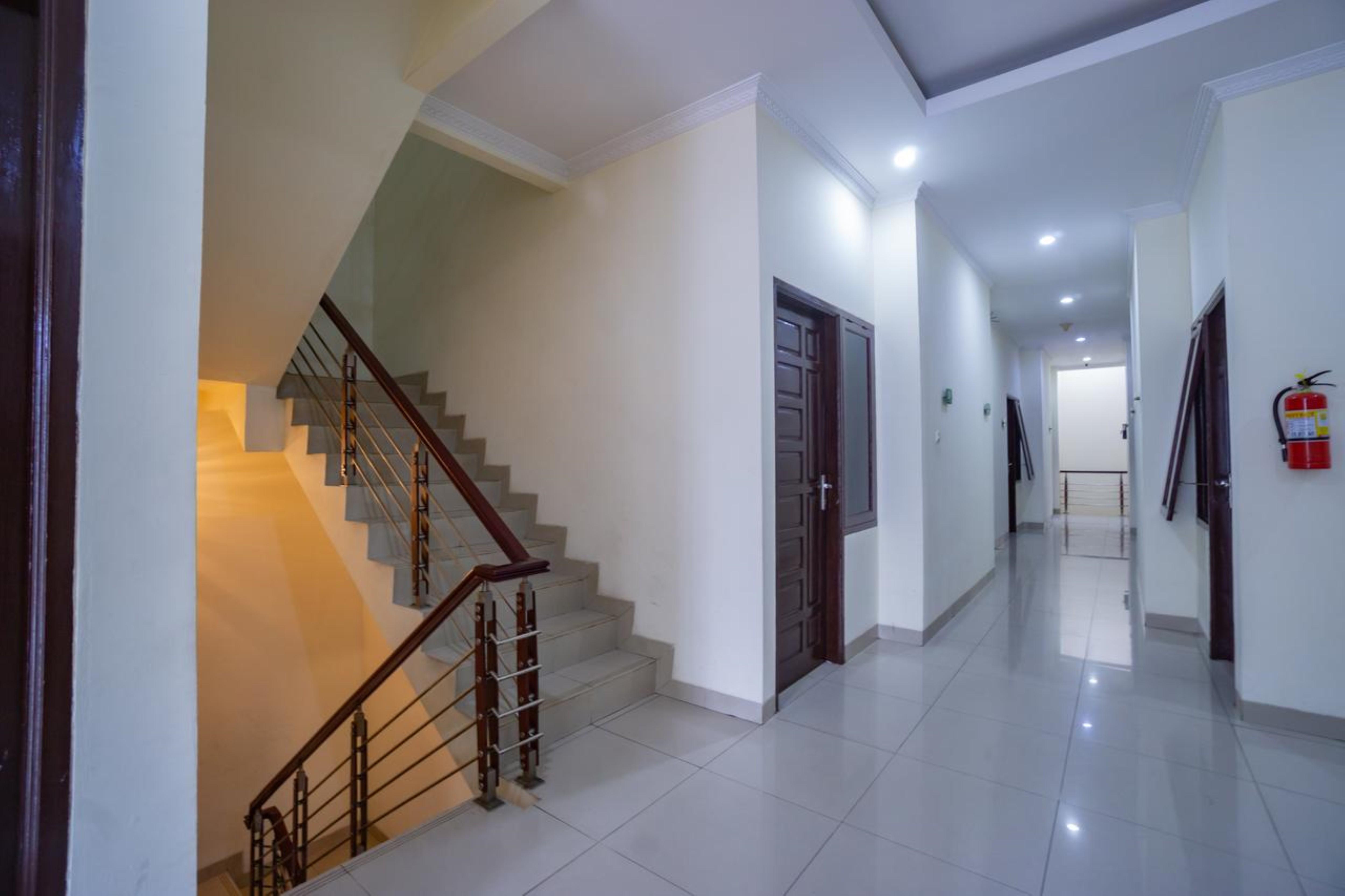 Hotel Oyo 2357 Syariah Grand Raudhah Yakarta Exterior foto