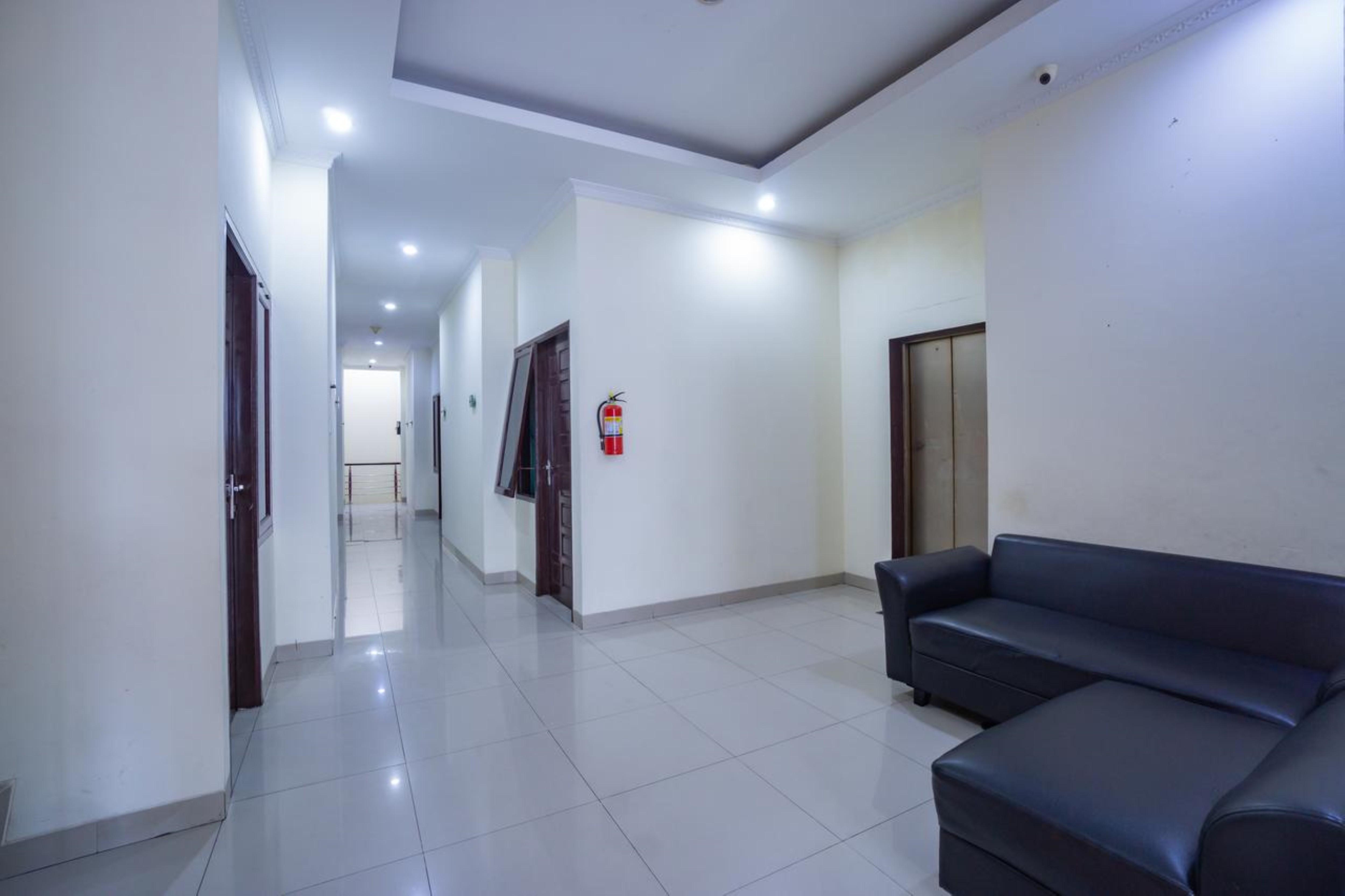 Hotel Oyo 2357 Syariah Grand Raudhah Yakarta Exterior foto